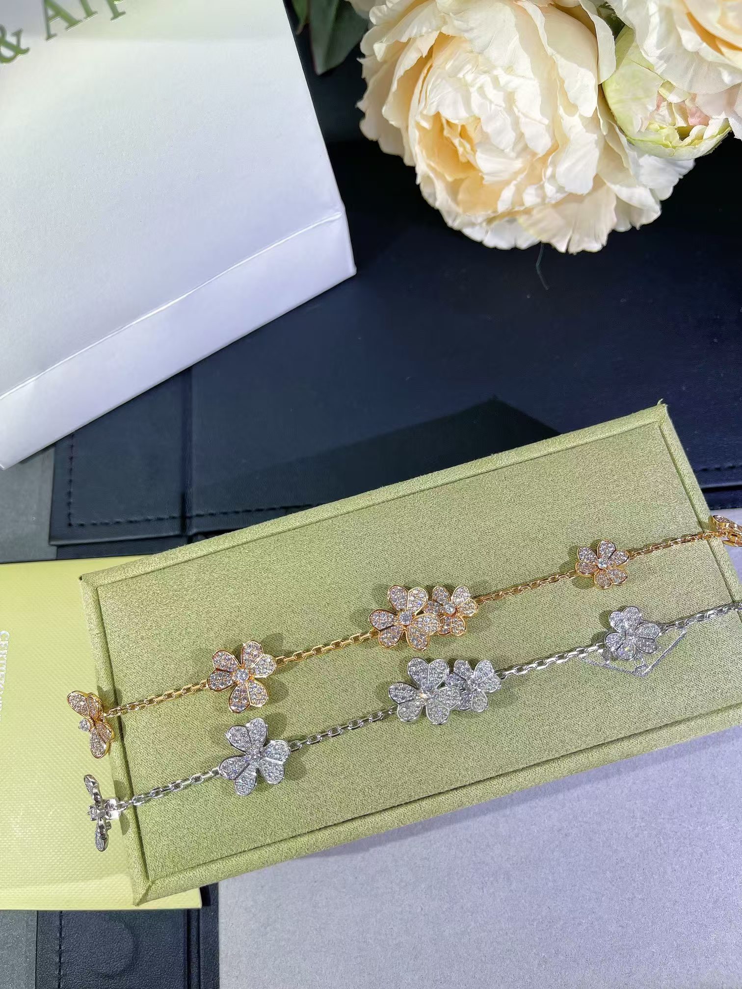 Replica Van Cleef & Arpels Frivole Bracelet 5 Flowers