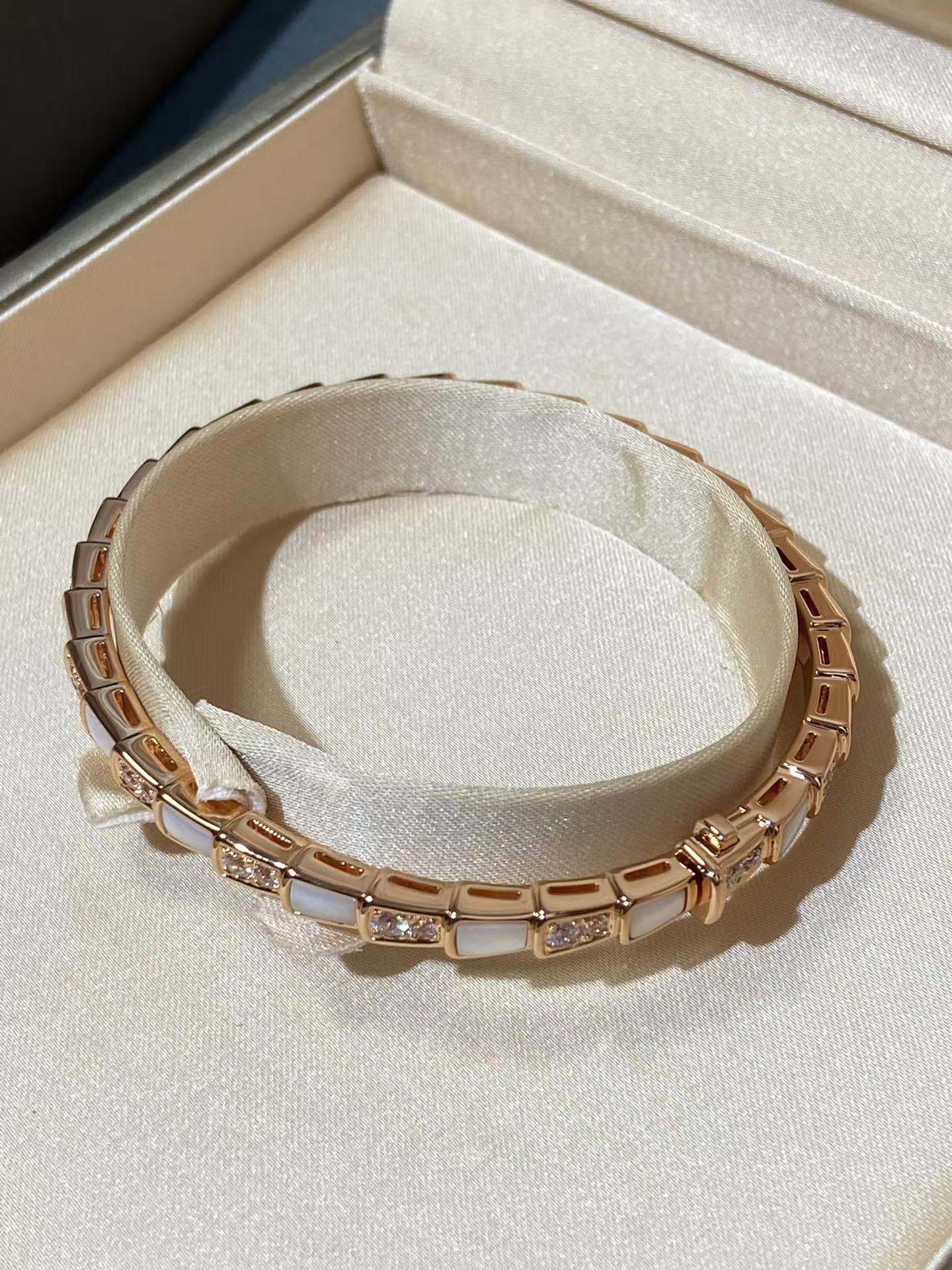 Replica Bvlgari Serpenti Viper Bracelet
