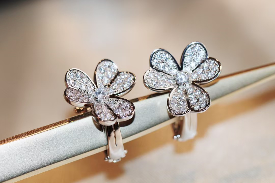 Replica Van Cleef & Arpels Frivole Earrings - Small