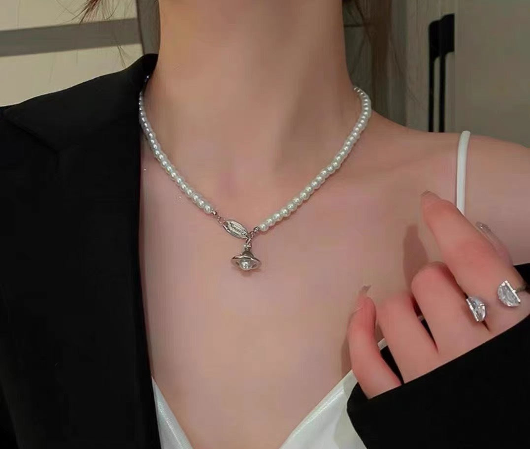 Replica Vivienne Westwood Enamel Saturn Pearl Necklace