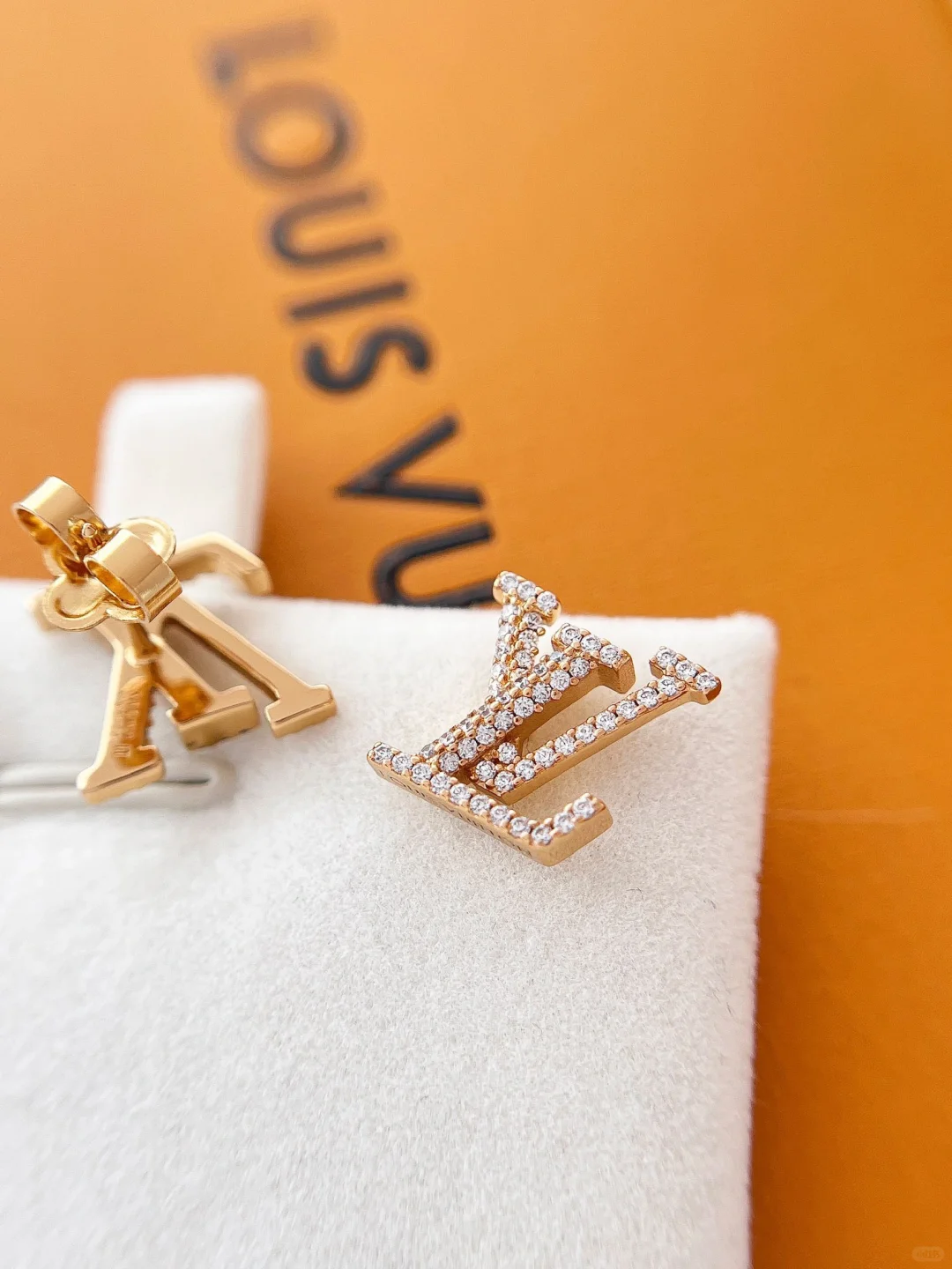 Replica Louis Vuitton Diamond LV Letter Earrings