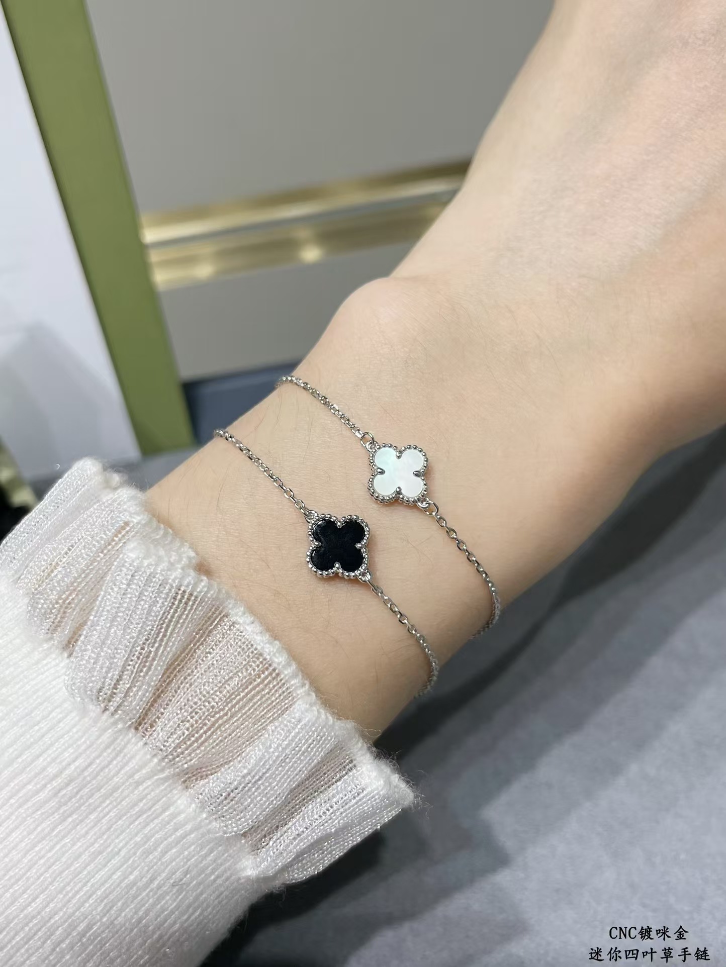 replica Van Cleef & Arpels Black Agate Single Clover Bracelet