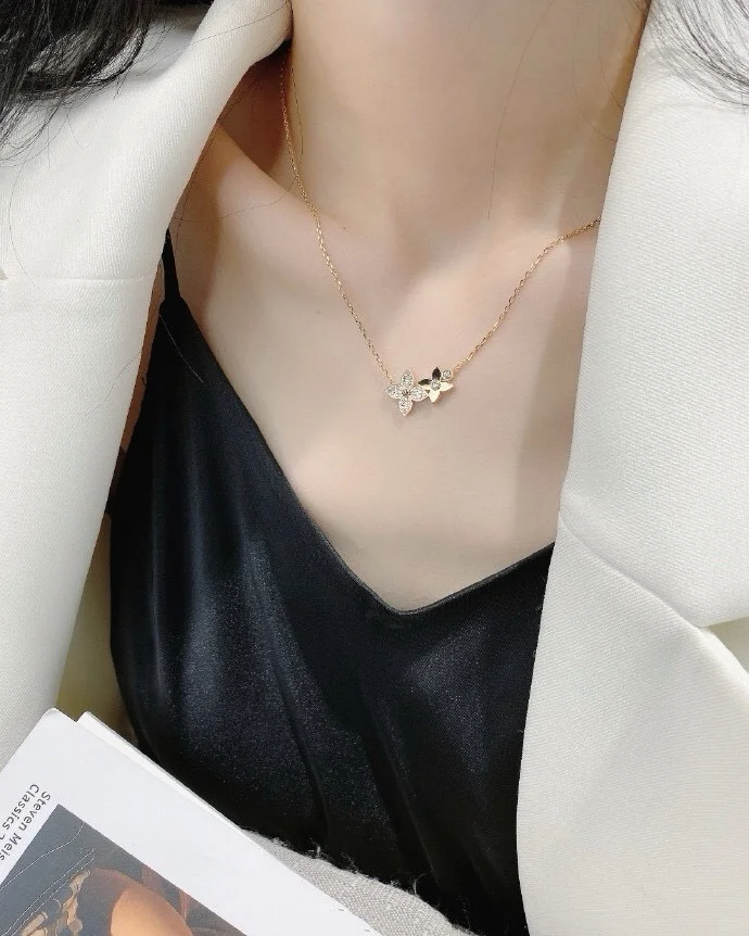 Replica Louis Vuitton Idylle Blossom Pendant Necklace-Two Flowers