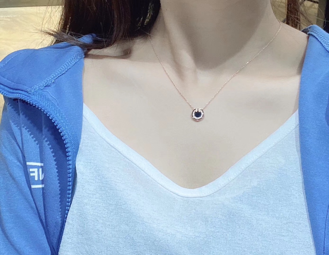 Replica Tiffany Limited Version Round Pendant Necklace