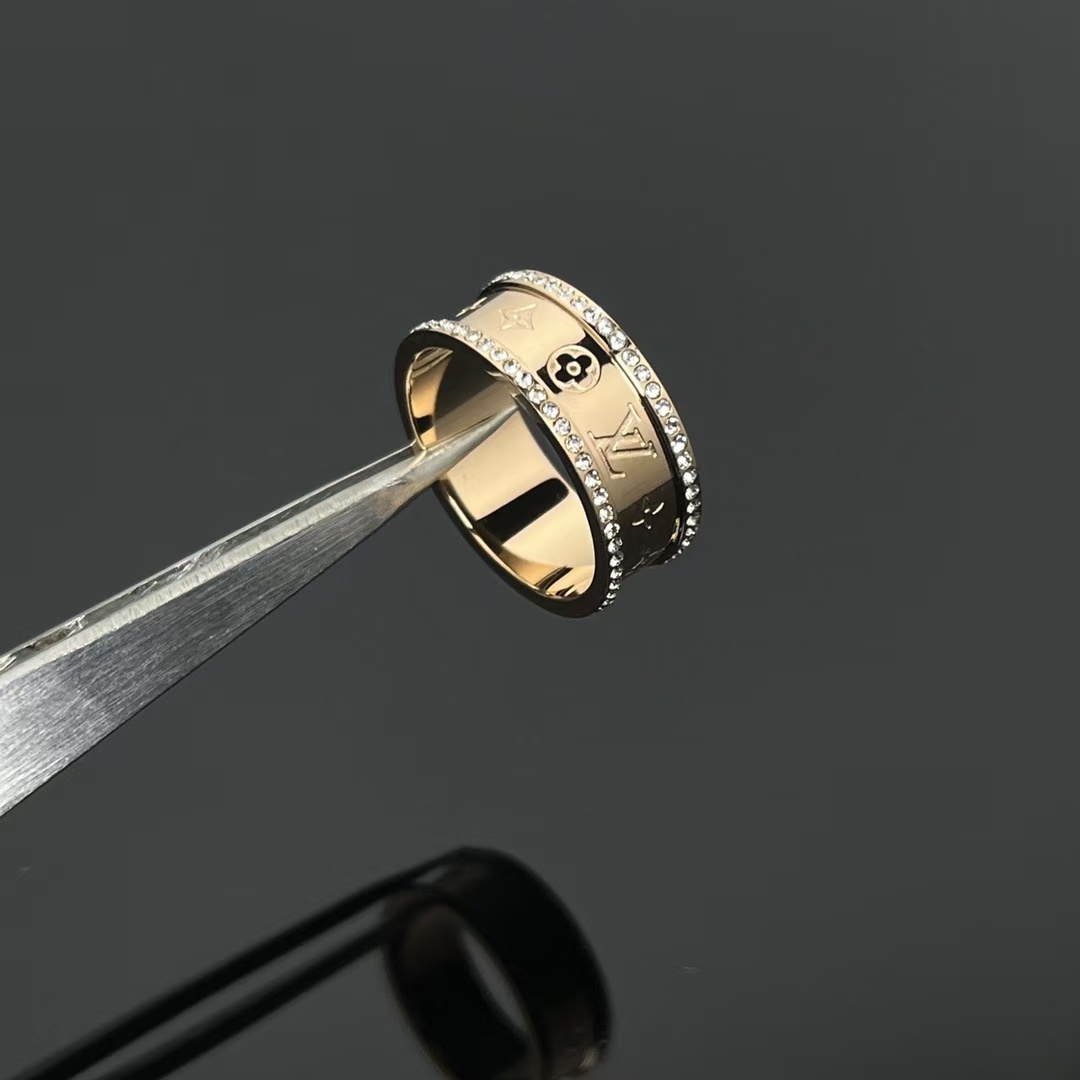 Replica Louis Vuitton Diamond Paved Ring