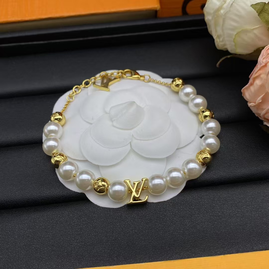 Replica Louis Vuitton Pearl Bracelet
