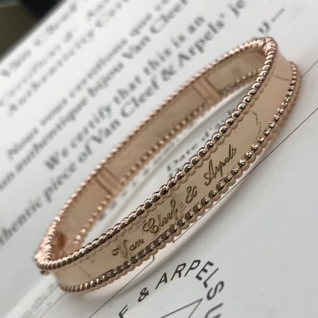 Replica Van Cleef & Arpels Perlée Signature Bracelet - Medium Bangle