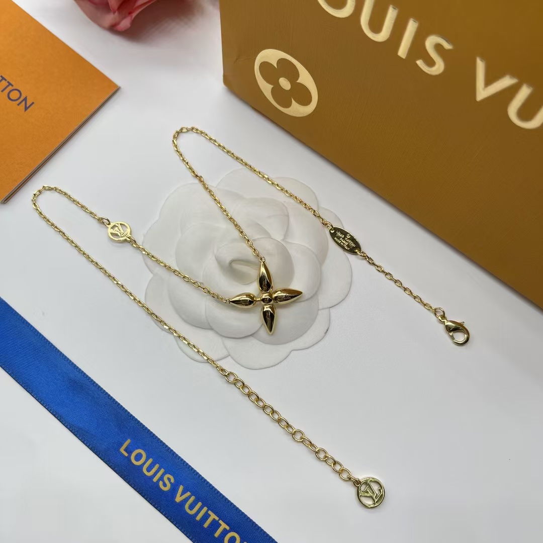 Replica Louis Vuitton Dainty Star Pendant Necklace