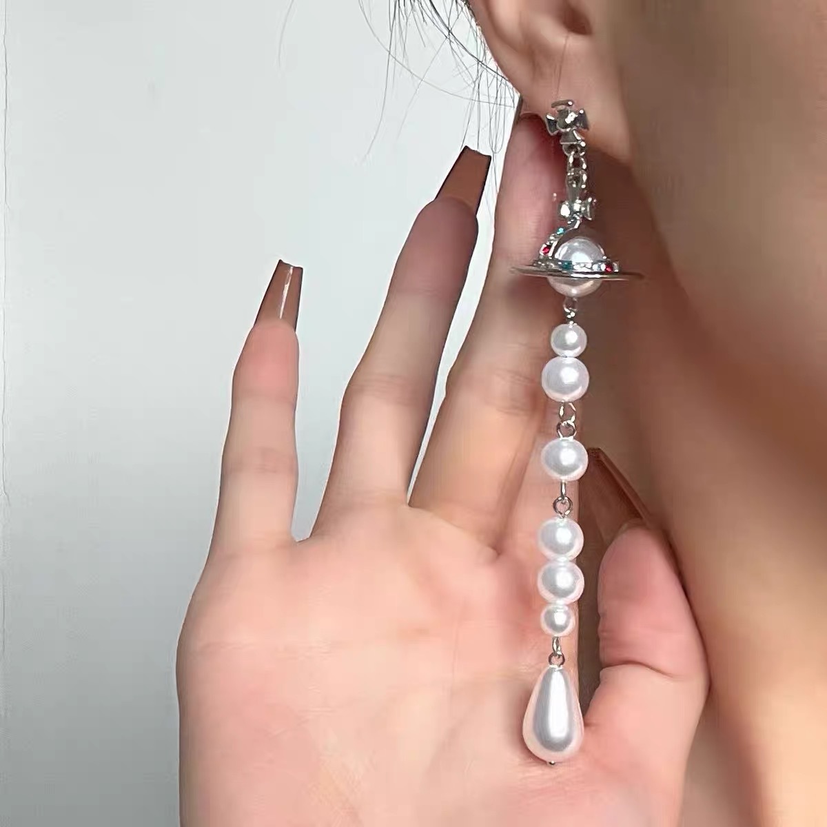 Replica Vivienne Westwood Asymmetric Tassel Pearl Saturn Earrings