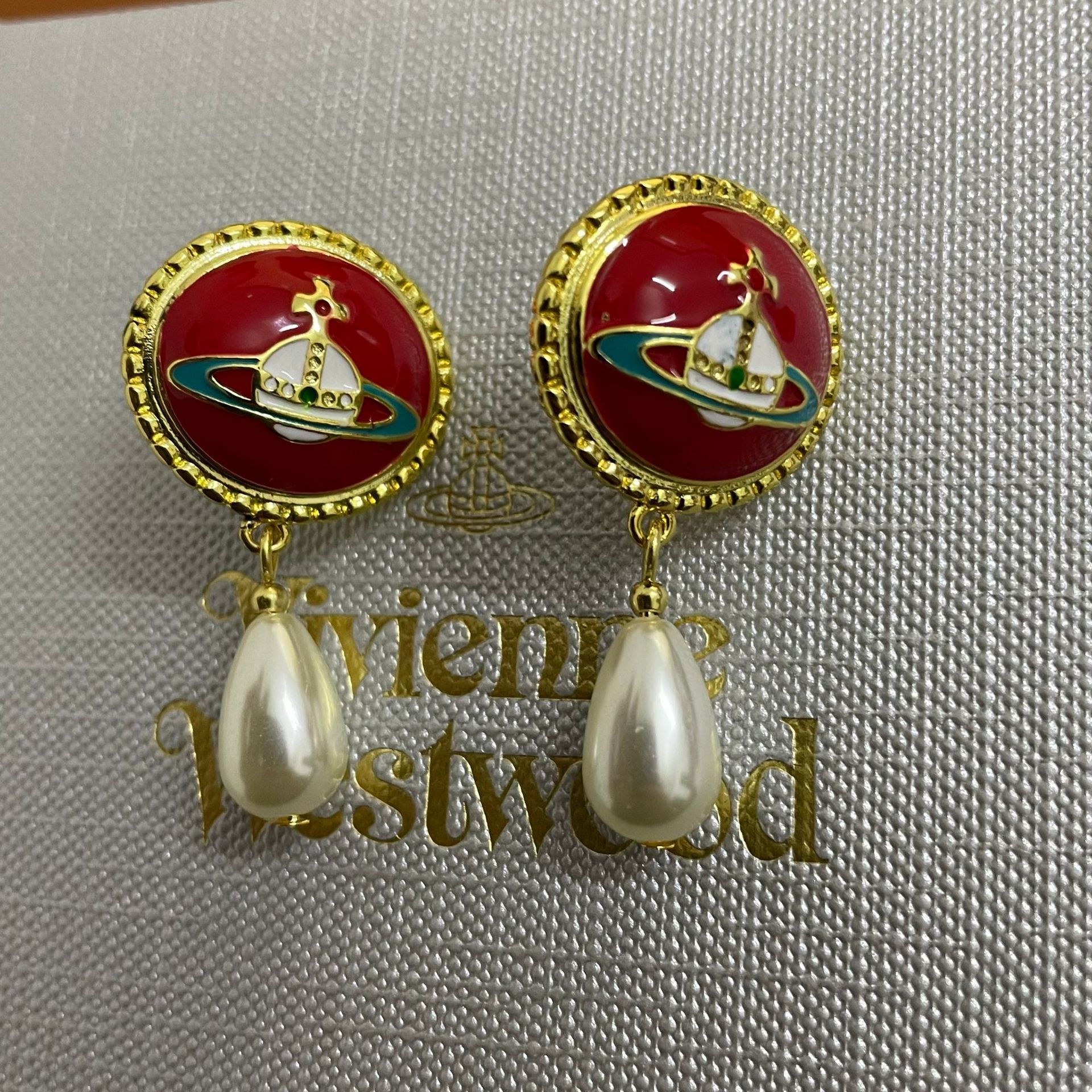 Replica Vivienne Westwood Enamel Saturn Waterdrop Pearl Earrings