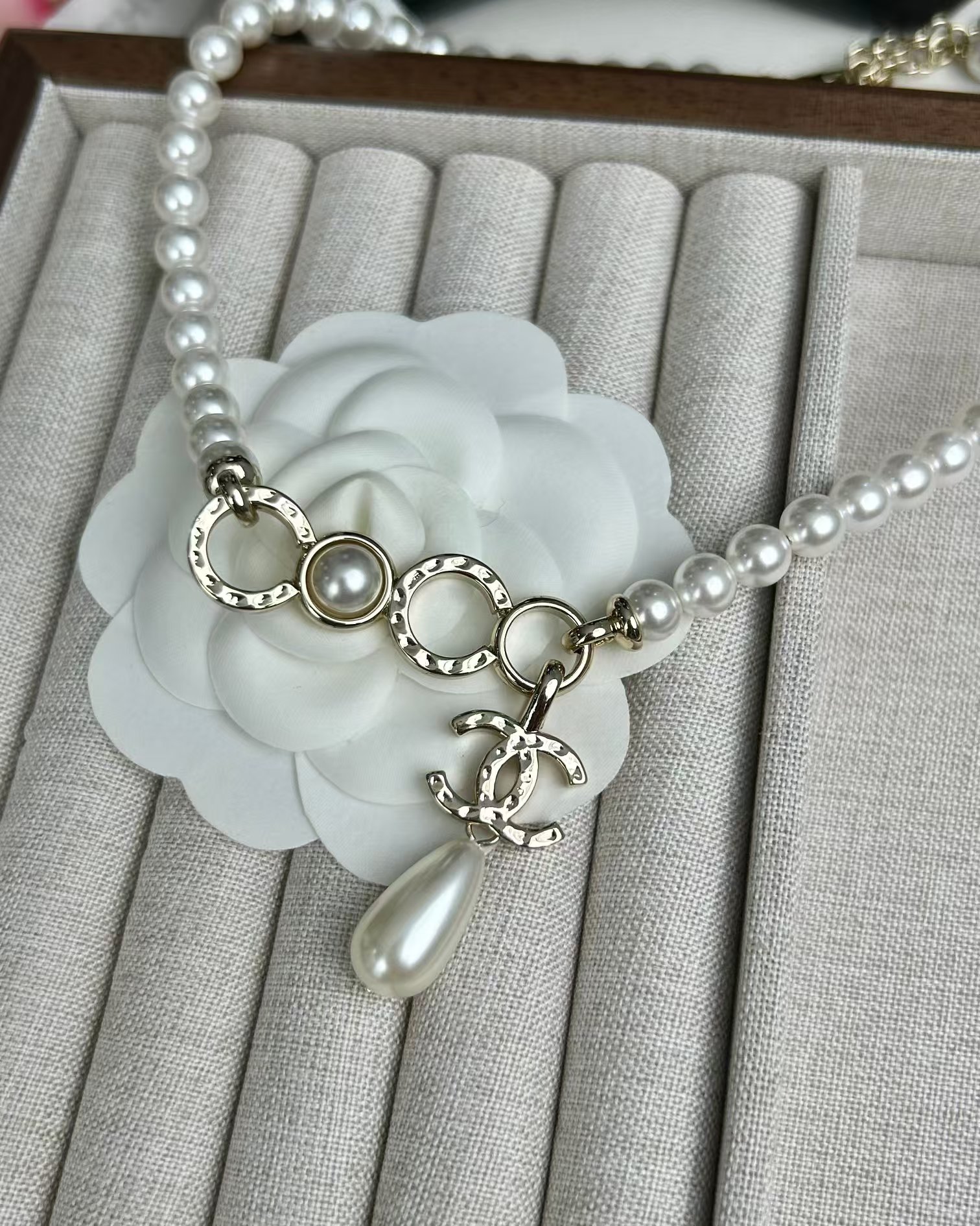 Replica Chanel Teardrop Pearl Pendant Pearl Necklace