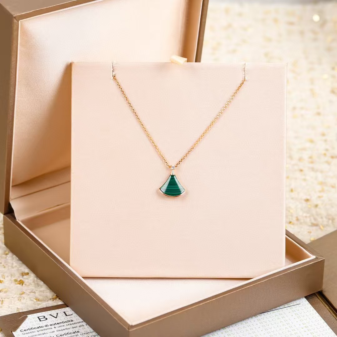 Replica Bvlgari Divas' Dream Necklace
