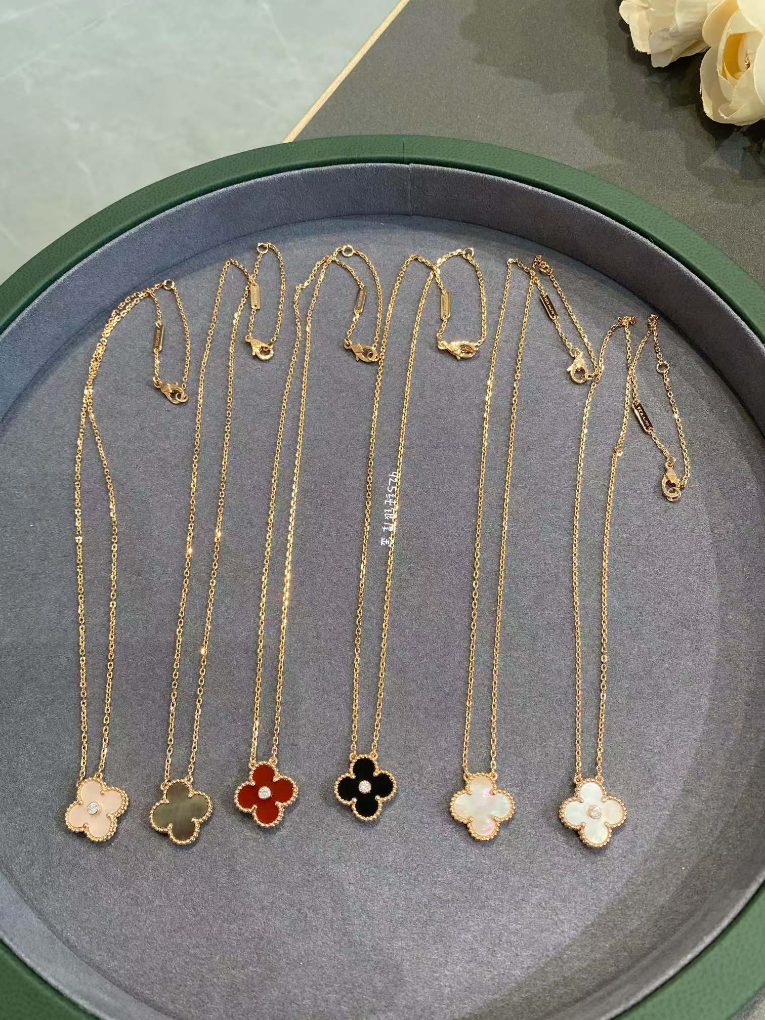 replica Van Cleef & Arpels Vintage Alhambra Pendant Necklace - Rose Gold