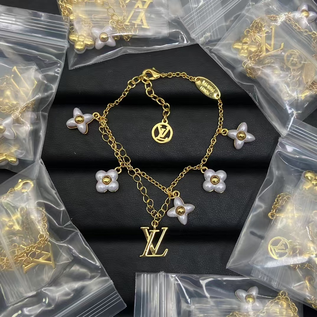 Replica Louis Vuitton Star LV Letters Charms Bracelet