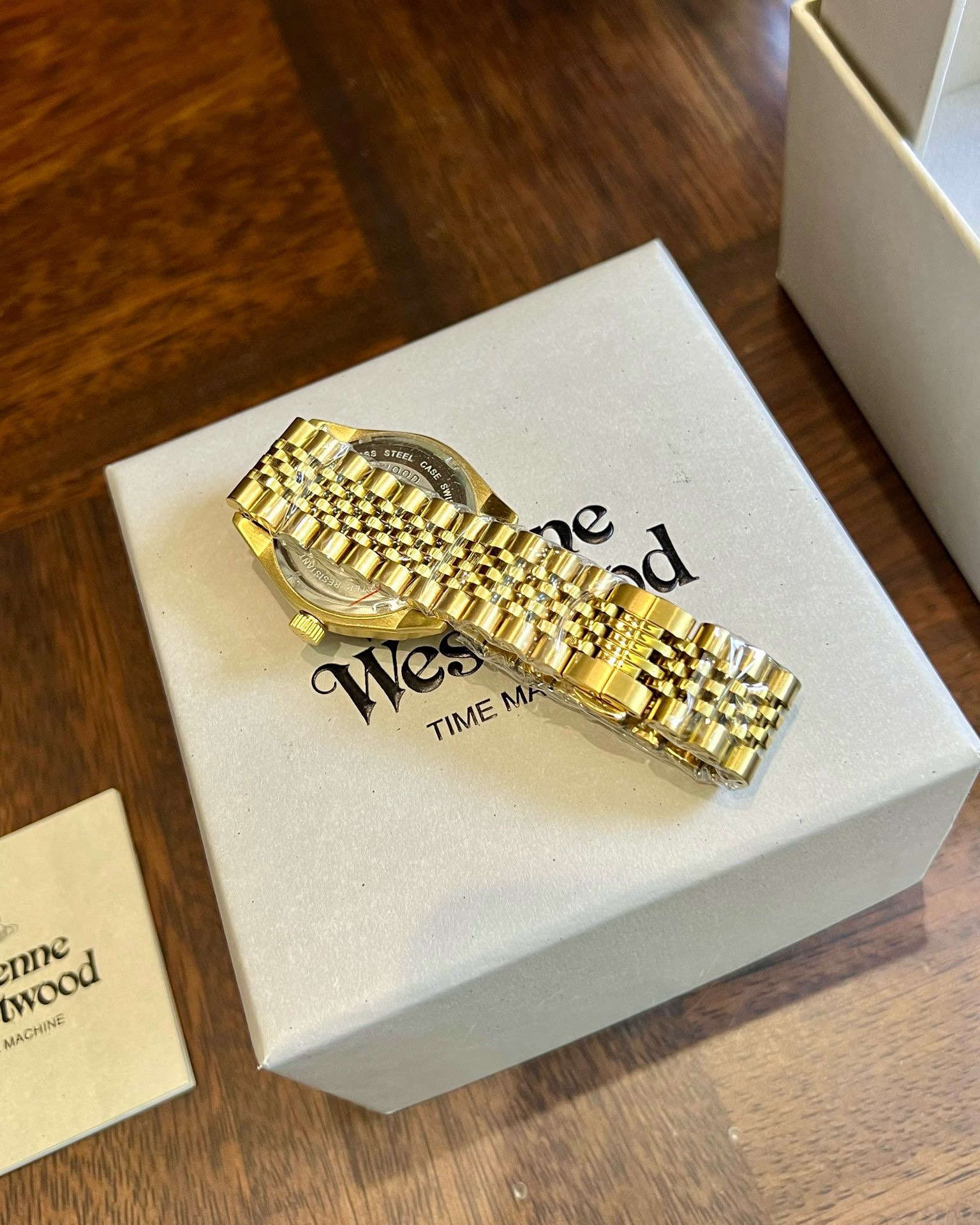 Replica Vivienne Westwood Rose Red Dial Gold Band Watch - 40MM