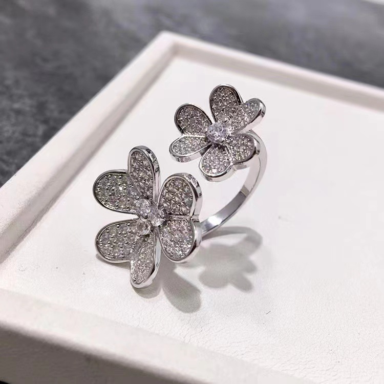 Replica Van Cleef & Arpels Four Leaf Clover Ring