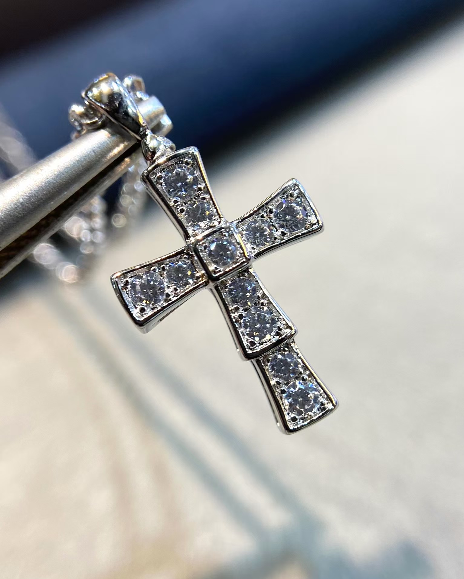 Replica Bvlgari Cross Croce Pendant Necklace