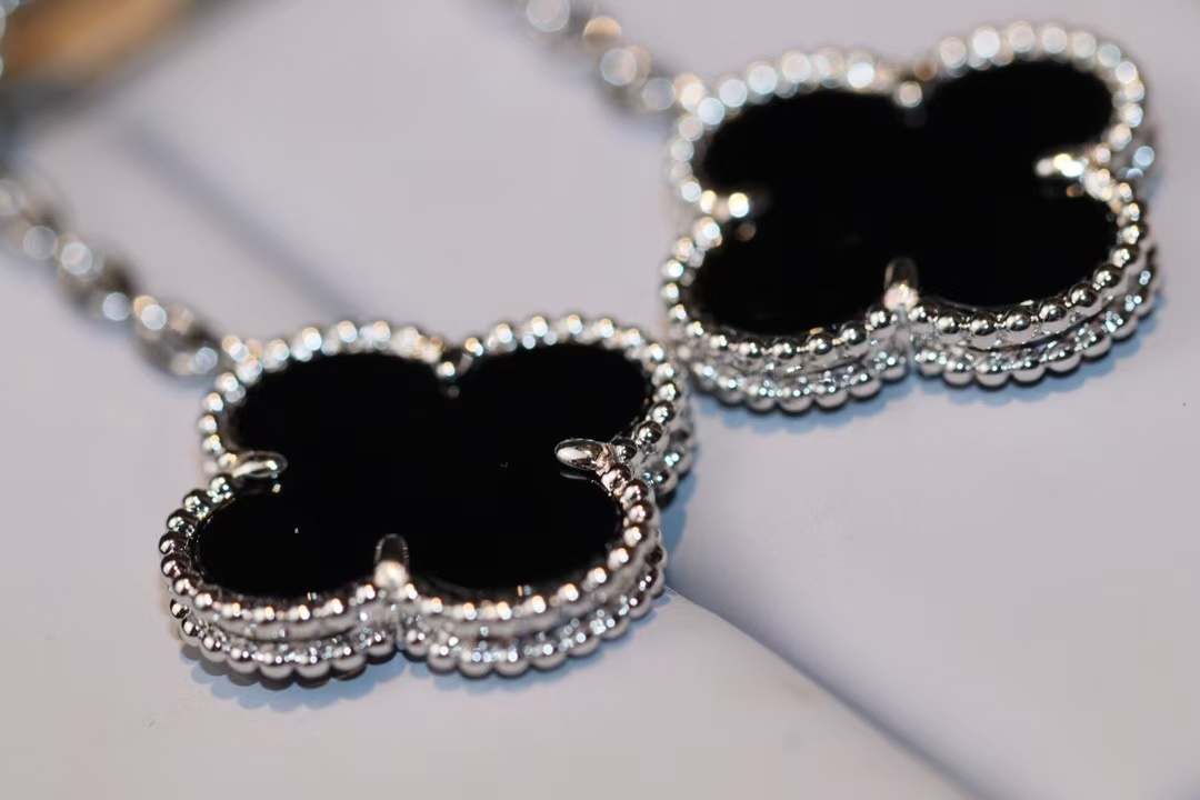 Replica Van Cleef & Arpels Magic Alhambra Earrings, 2 Motifs