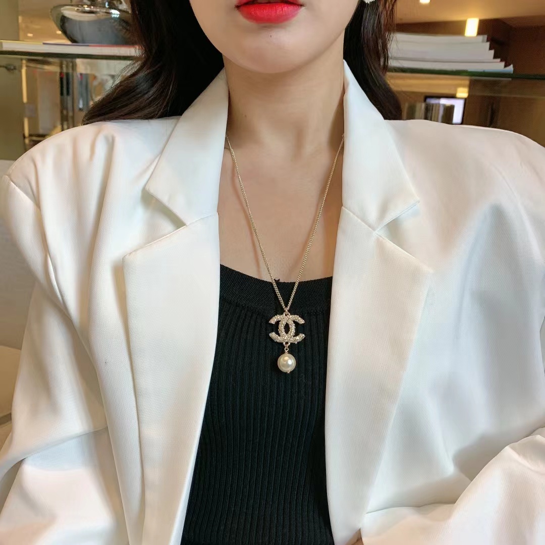 Replica Chanel Long Sweater Pearl Drop Necklace