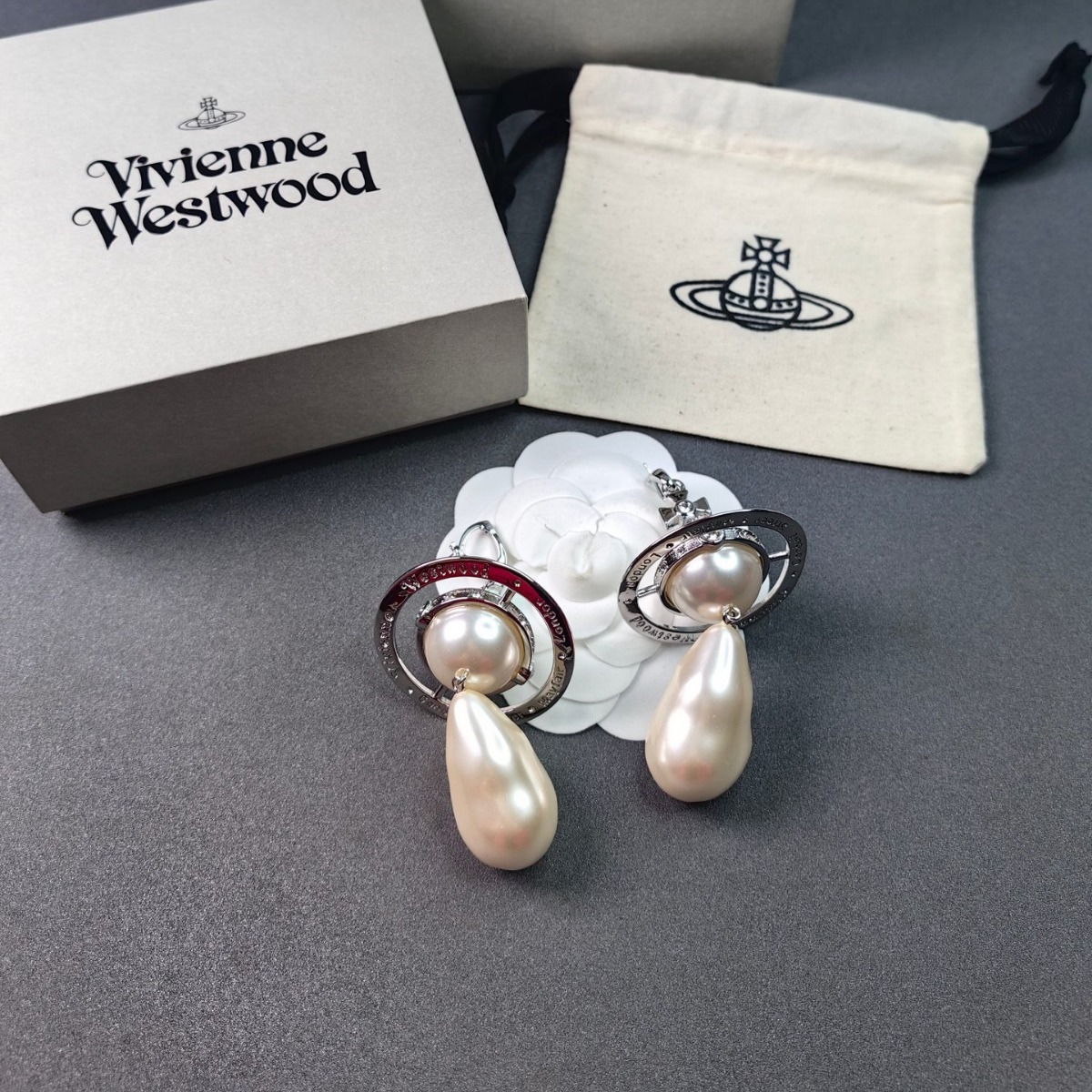 Replica Vivienne Westwood Exaggerated Large Baroque Pearl Earrings