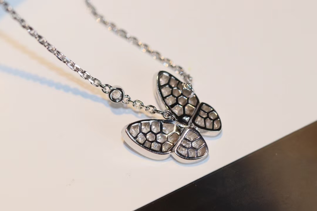 Replica Van Cleef & Arpels Two Butterfly Pendant Necklace