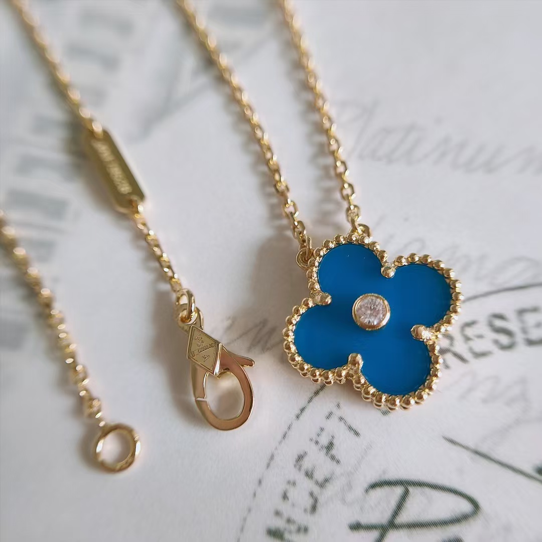 Replica Van Cleef & Arpels Magic Alhambra Pendant Necklace