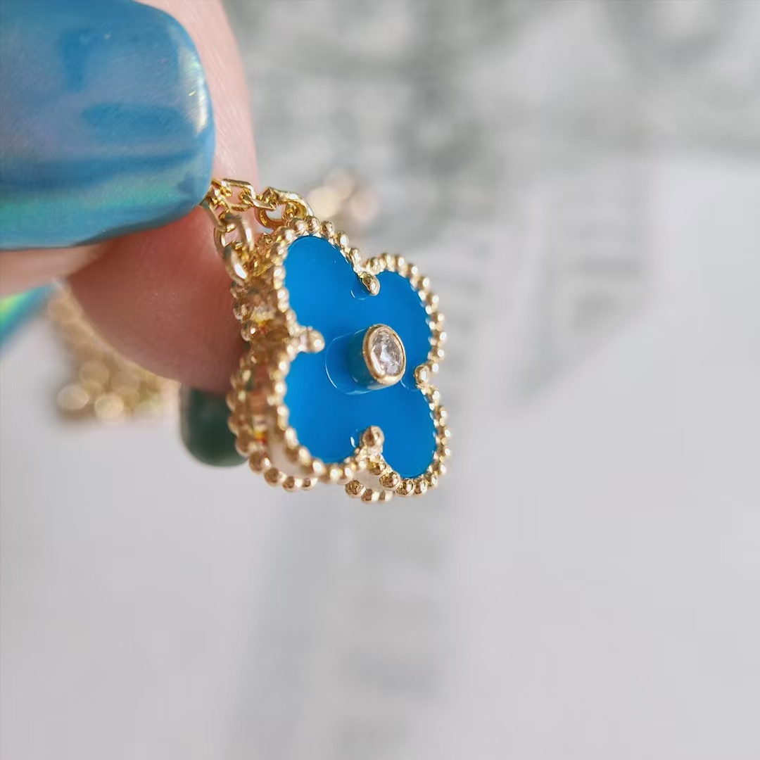 Replica Van Cleef & Arpels Magic Alhambra Pendant Necklace