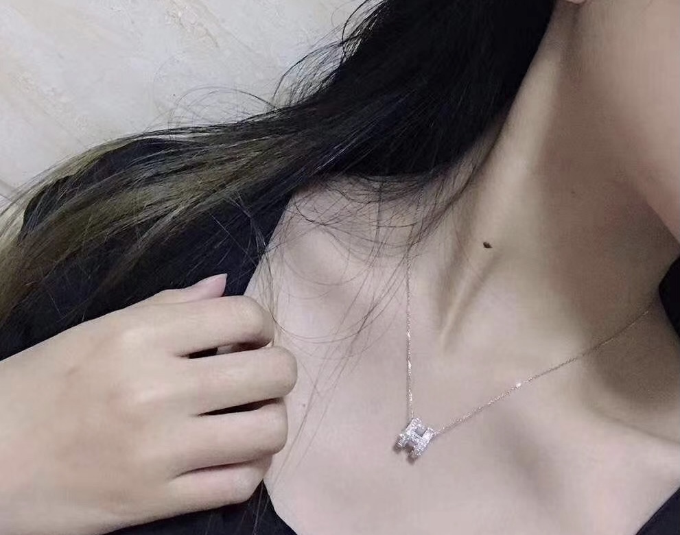 Replica Hermes Diamond Paved H Pendant Necklace