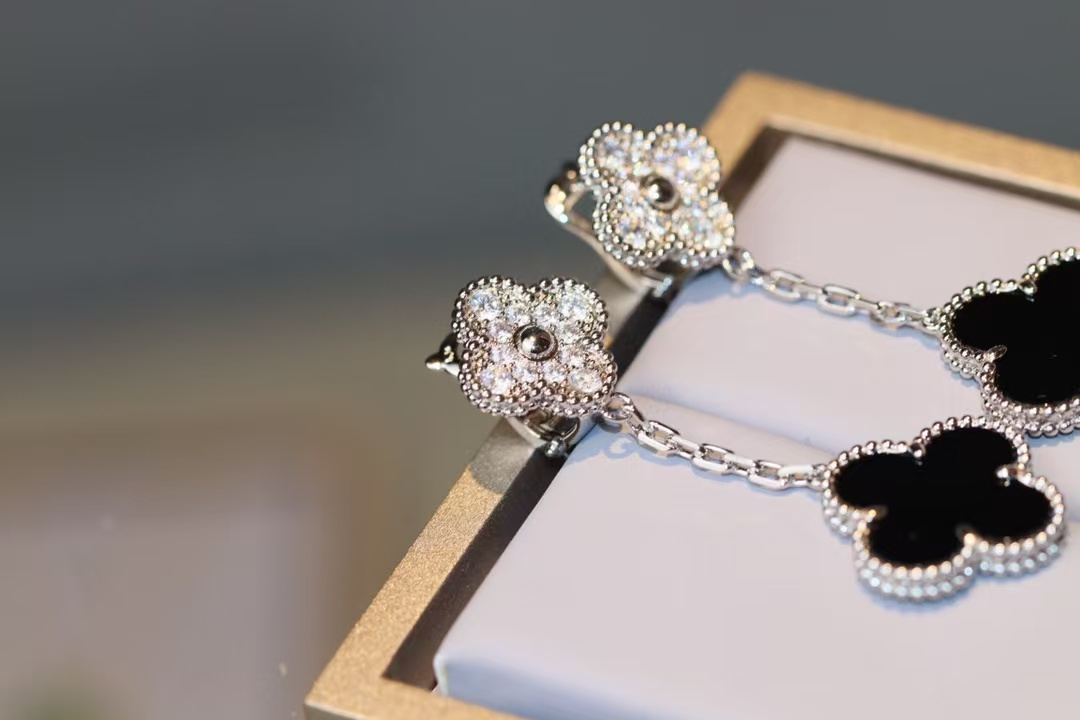 Replica Van Cleef & Arpels Magic Alhambra Earrings, 2 Motifs