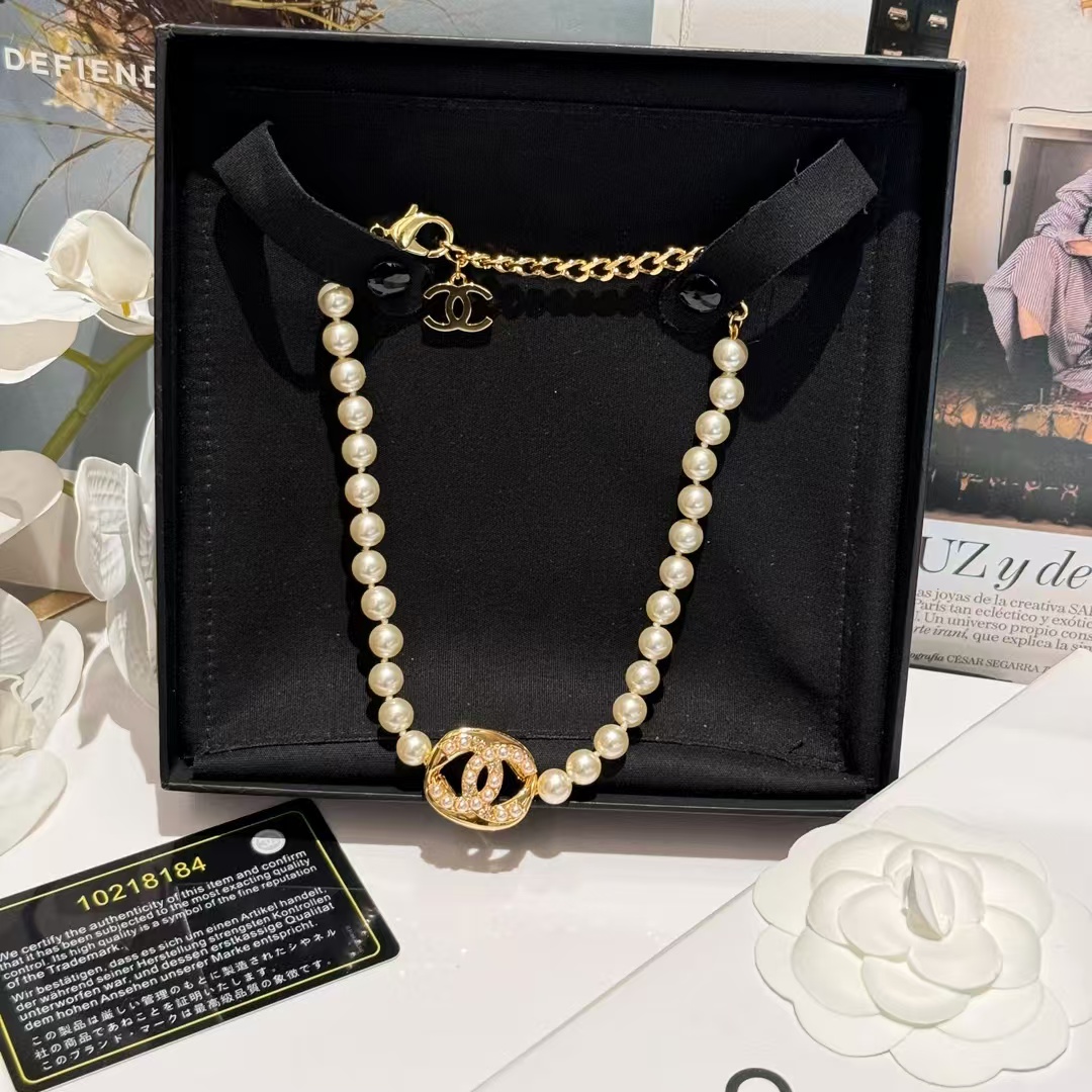 Replica Chanel Round Double C Pendant Pearl Choker Necklace