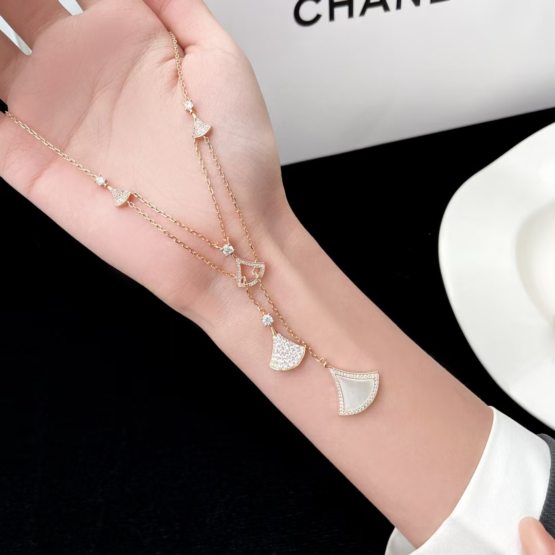 Replica Bvlgari Divas' Dream Necklace