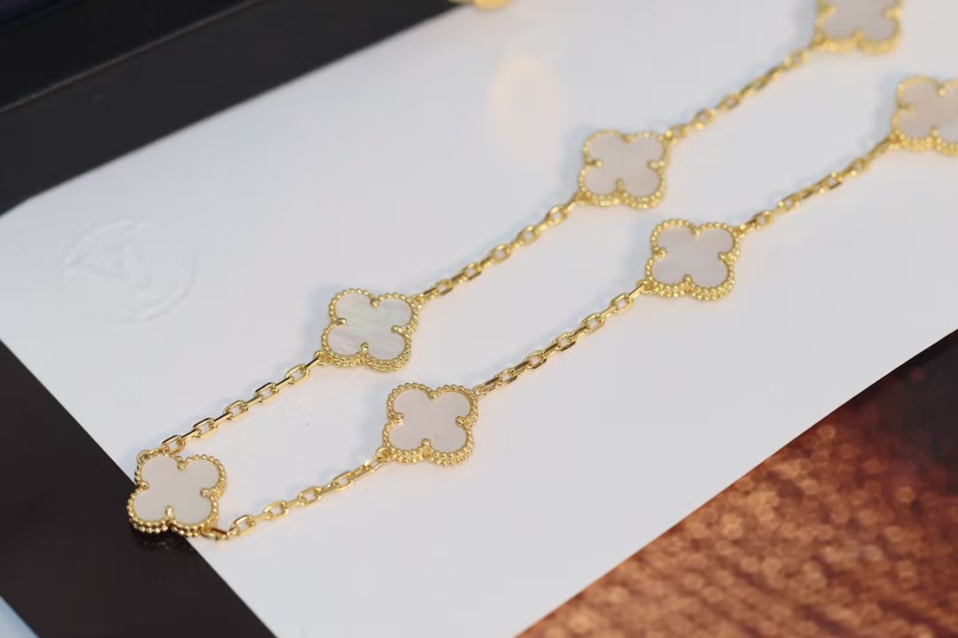 Replica Van Cleef & Arpels Vintage Alhambra Necklace, 10 Motifs