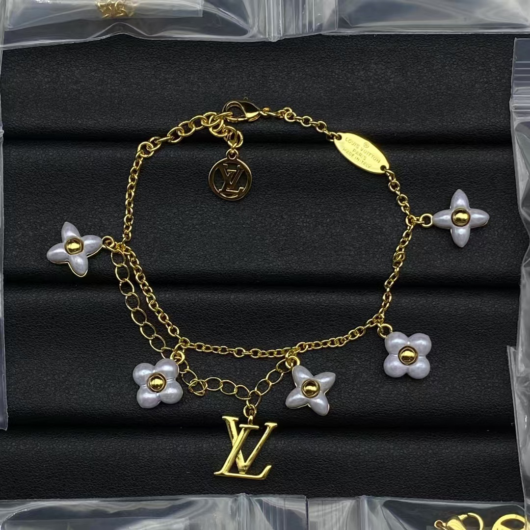 Replica Louis Vuitton Star LV Letters Charms Bracelet