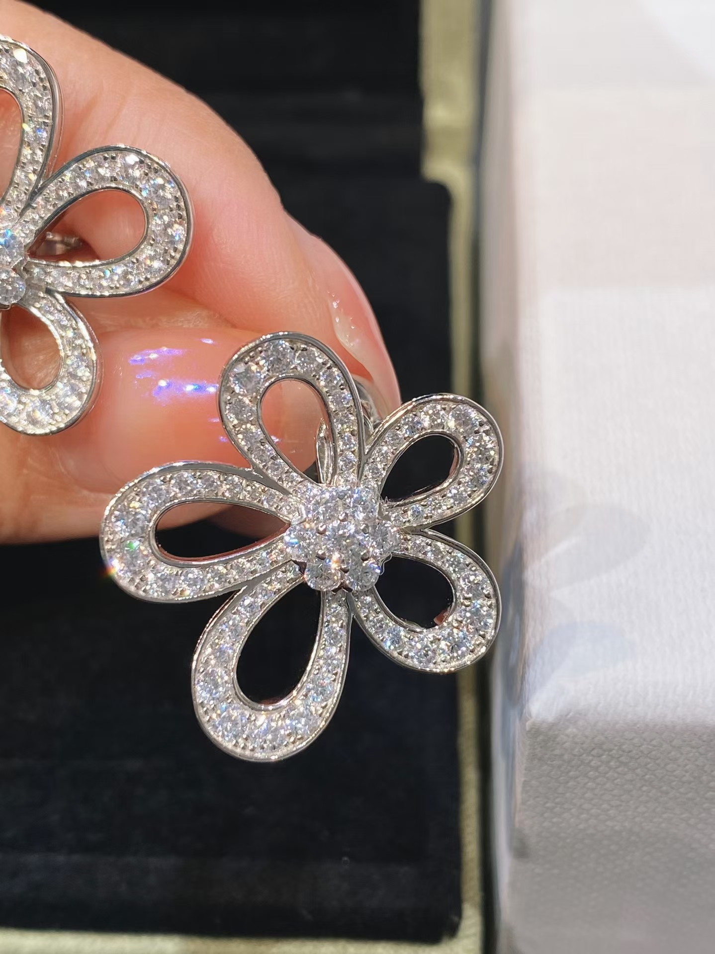 Replica Van Cleef & Arpels Flowerlace Earrings
