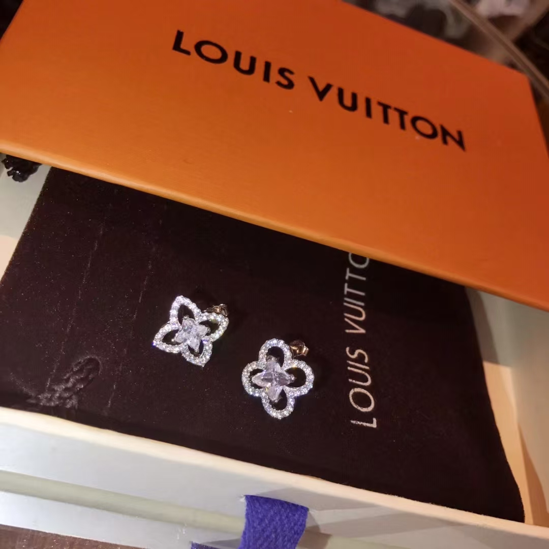 Replica Louis Vuitton Asymmetrical Diamond Stud Earrings