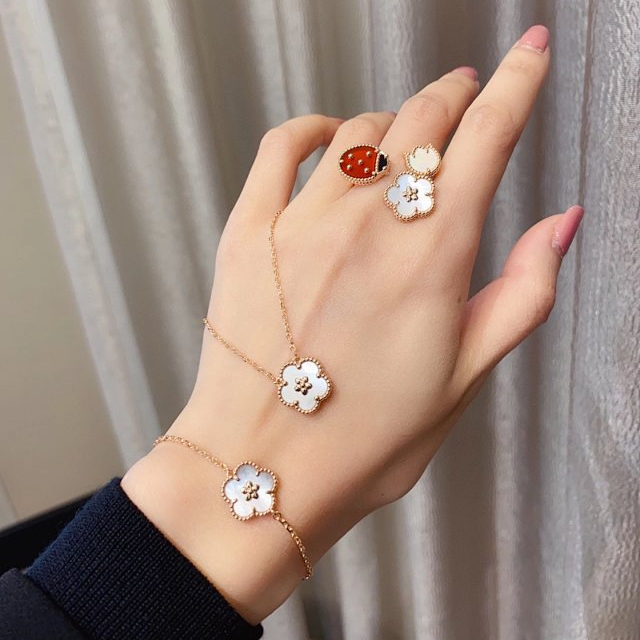Replica Van Cleef & Arpels Flower and Ladybug Ring