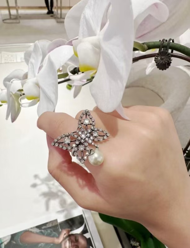 Replica Dior Butterfly Pearl Dangle Ring
