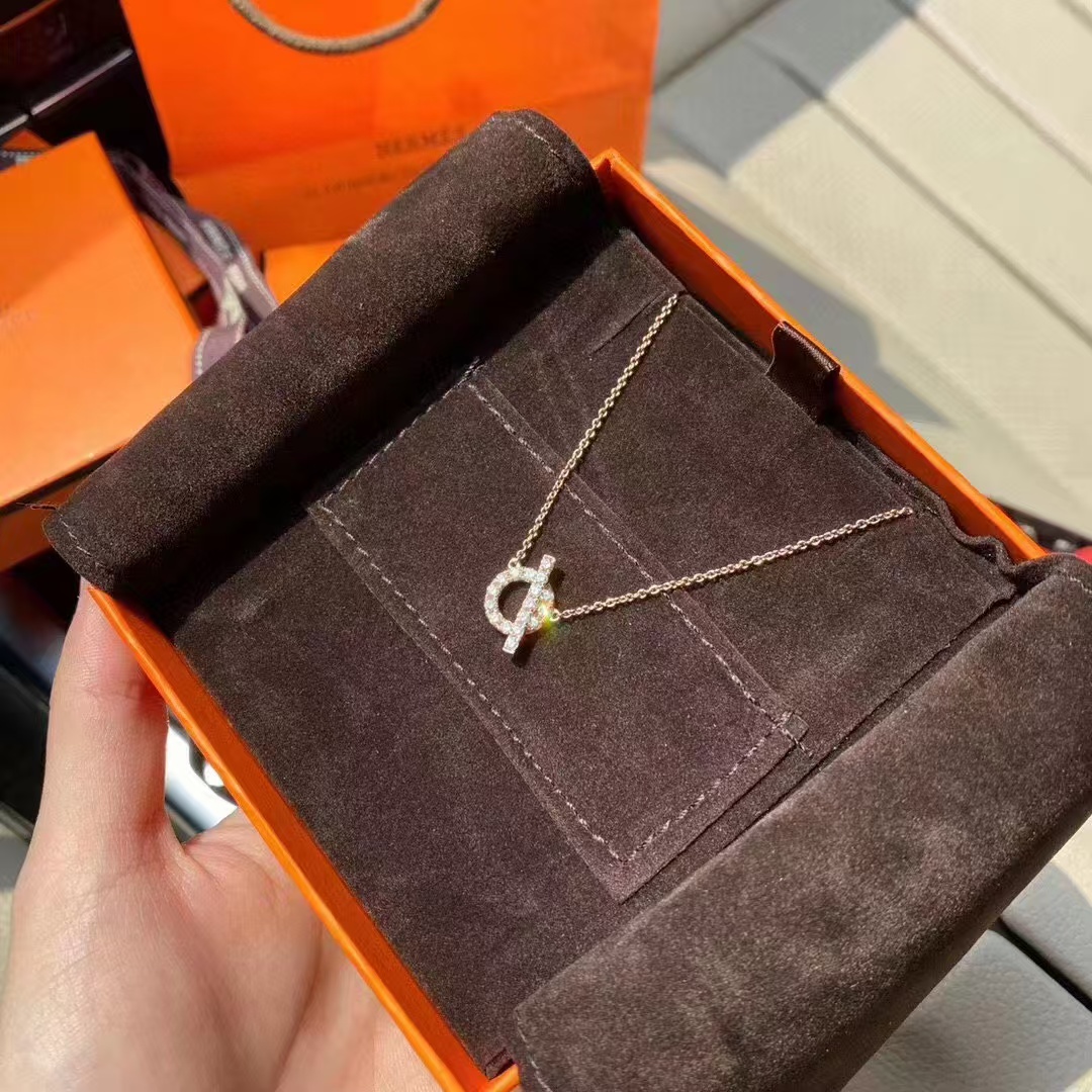 Replica Hermes Q Pendant Necklace