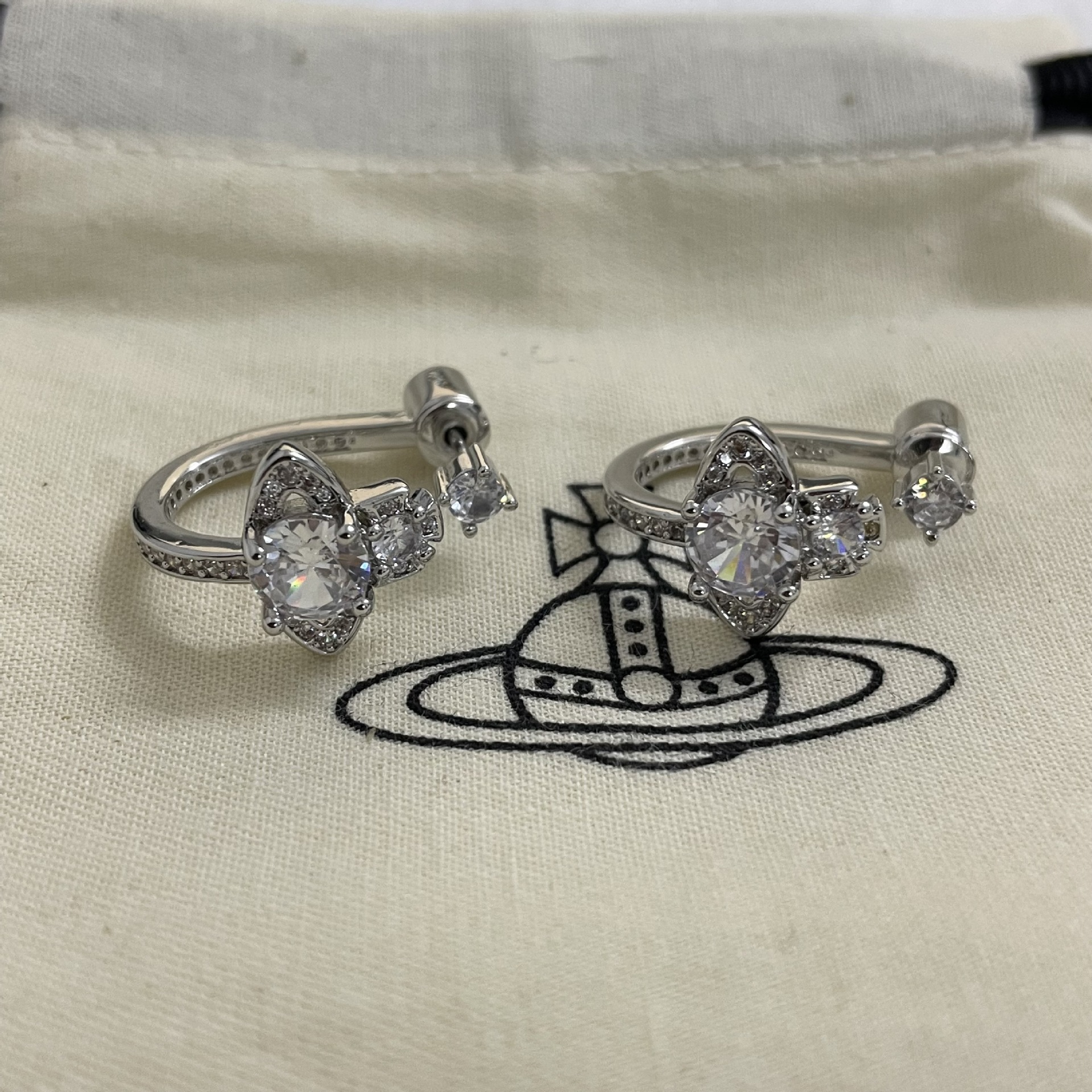 Replica Vivienne Westwood Detachable U Shaped Rhinestone Saturn Earring Stud