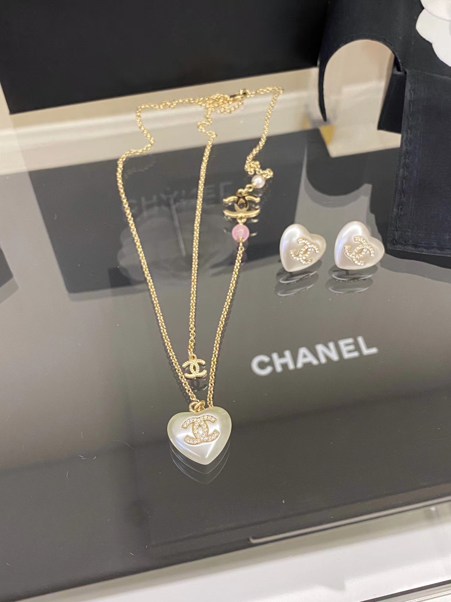 Replica Chanel Pearl Love Heart Pendant Necklace