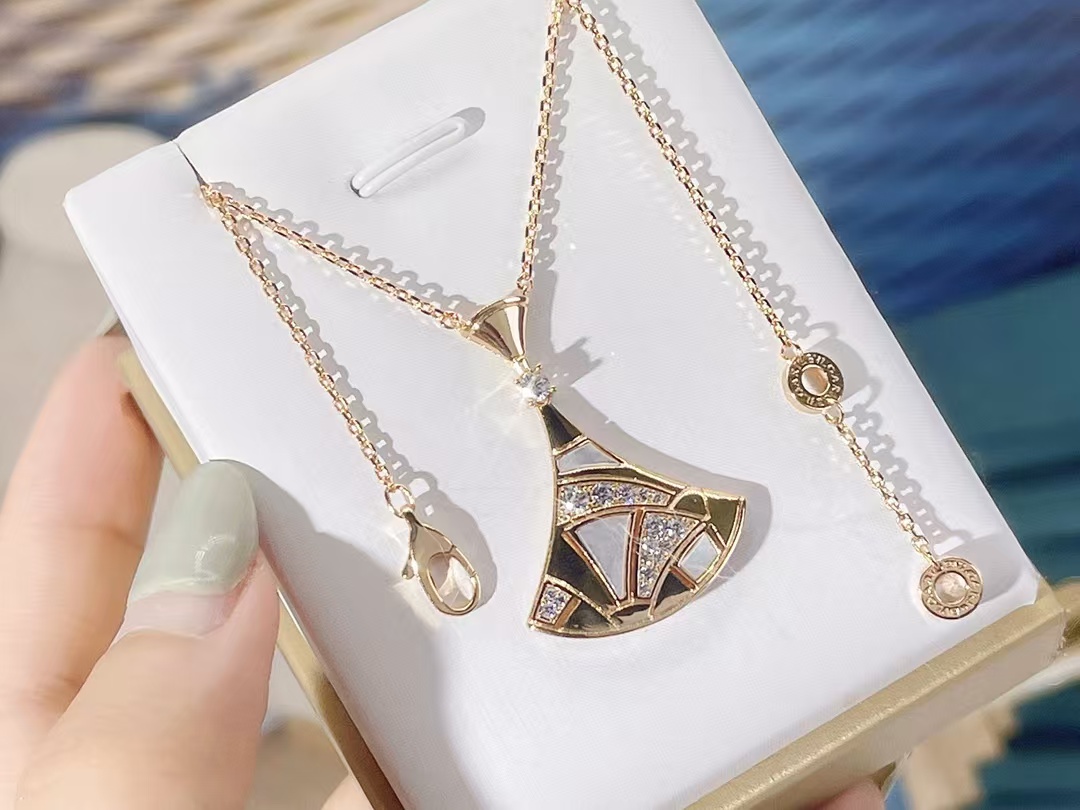 Replica Bvlgari Divas' Dream Necklace