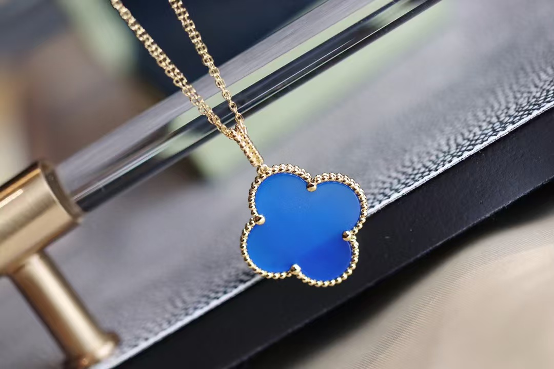 Replica Van Cleef & Arpels Vintage Alhambra Pendant Necklace - Large