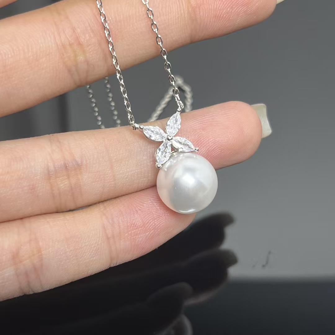 Replica Tiffany Victoria Pearl and Diamond Pendant Necklace
