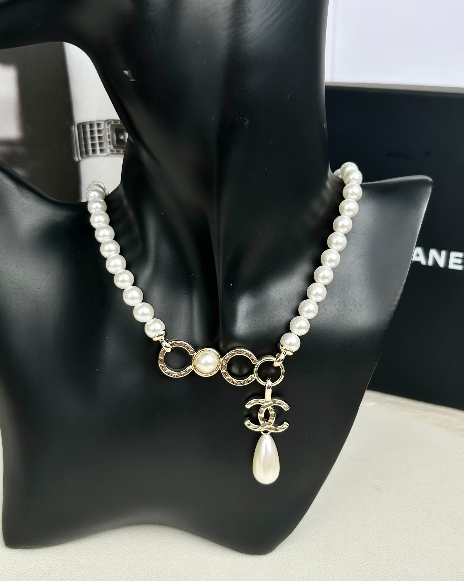 Replica Chanel Teardrop Pearl Pendant Pearl Necklace