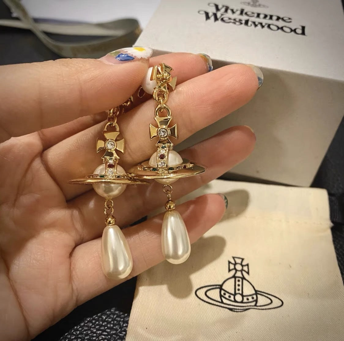 Replica Vivienne Westwood Saturn Teardrop Pearl Earring