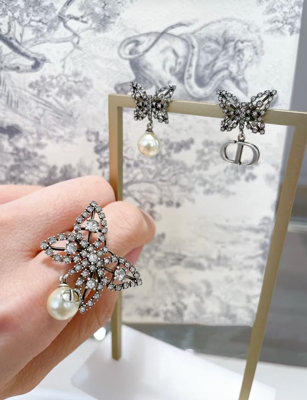 Replica Dior Butterfly Pearl Dangle Ring