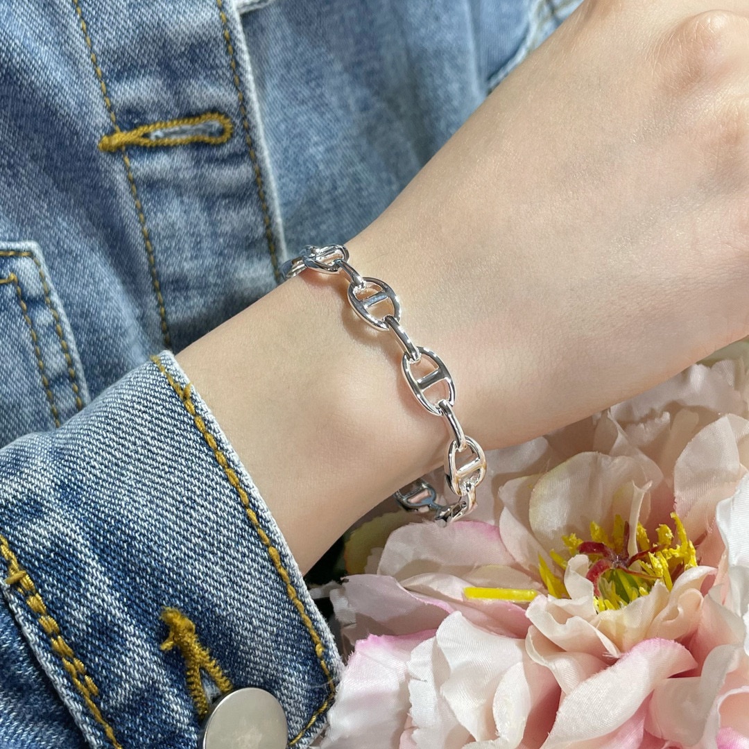 Replica Hermes Plain Surface Pig Nose Bangle Bracelet