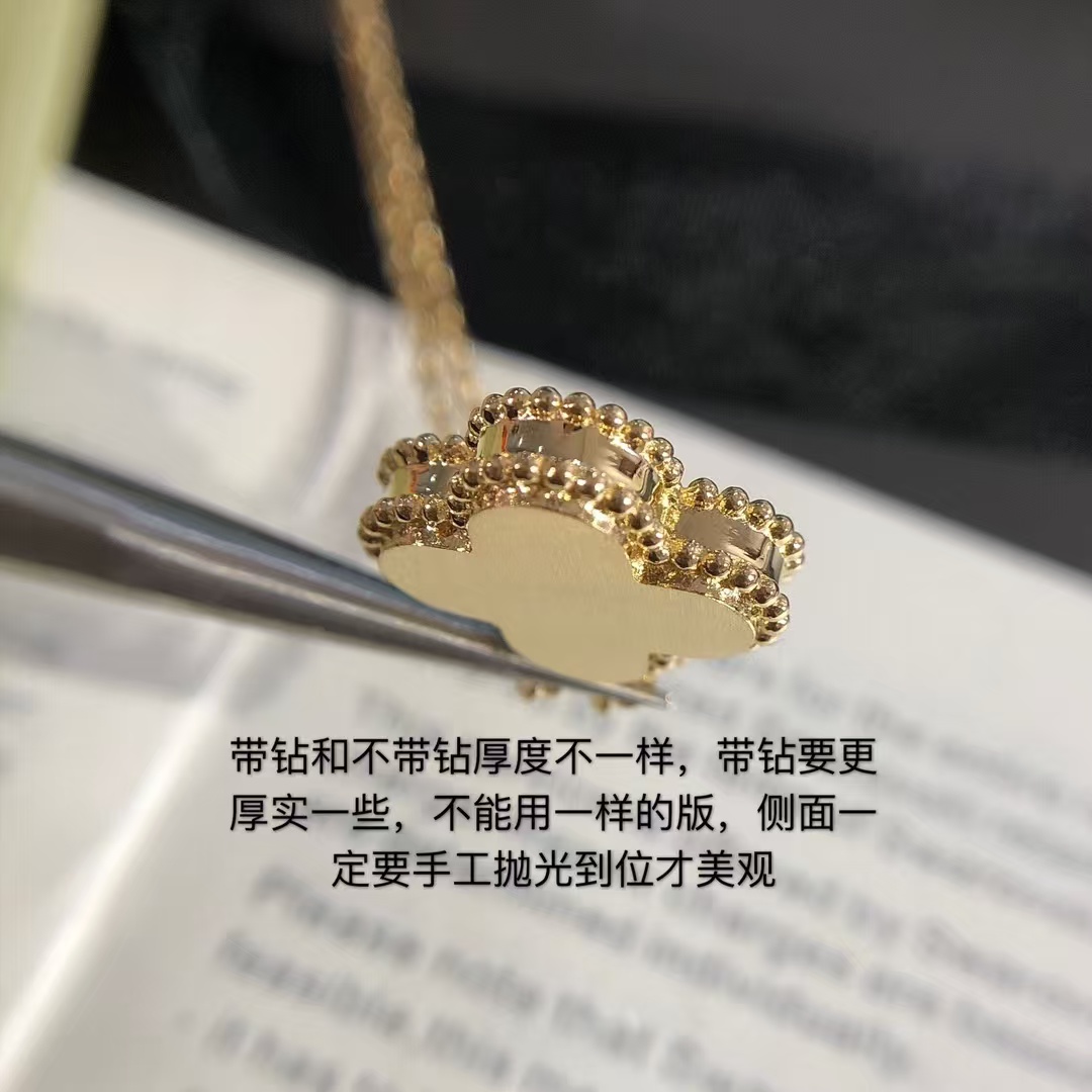 Replica Van Cleef & Arpels Magic Alhambra Pendant Necklace