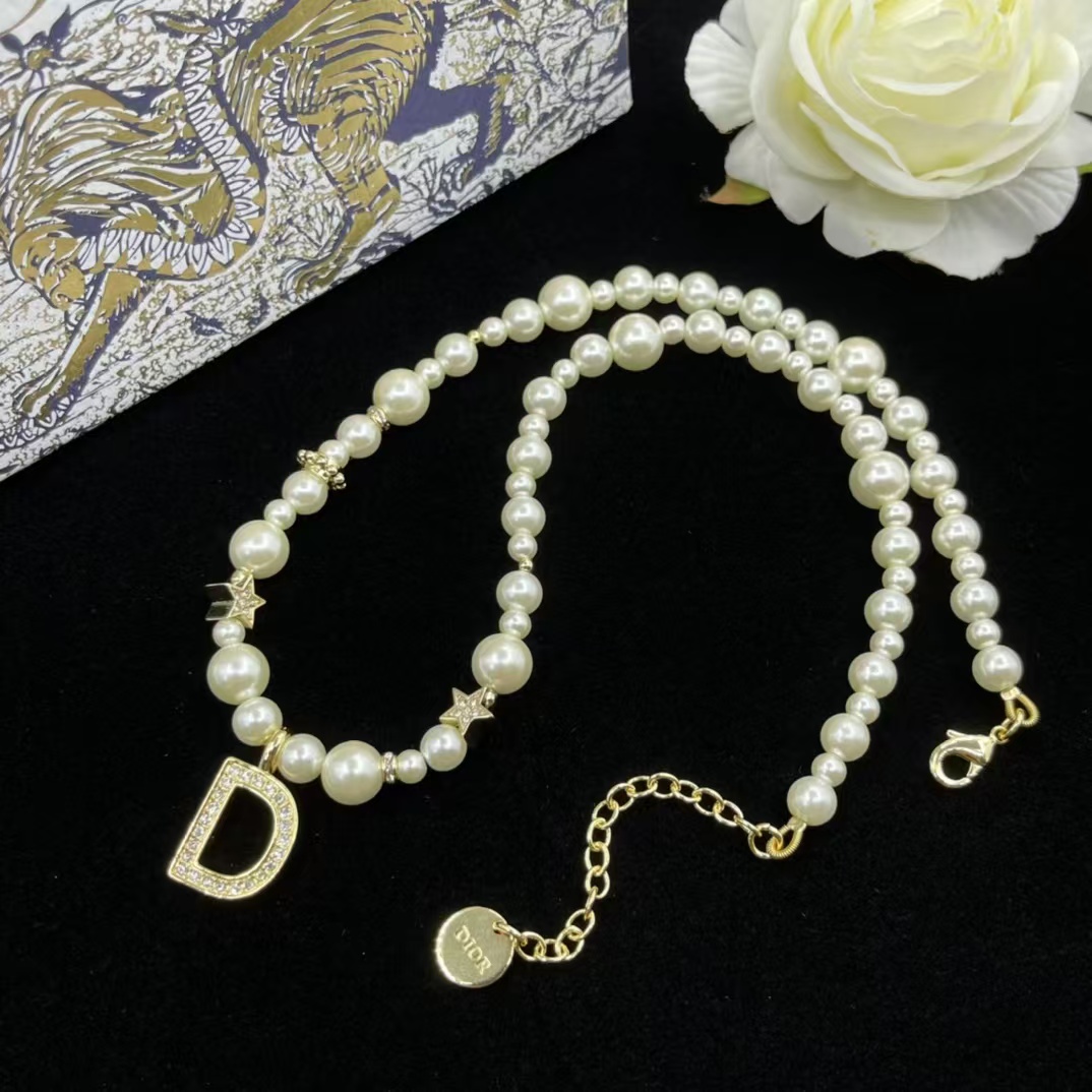 Replica Dior Letter D Pendant Pearl Necklace