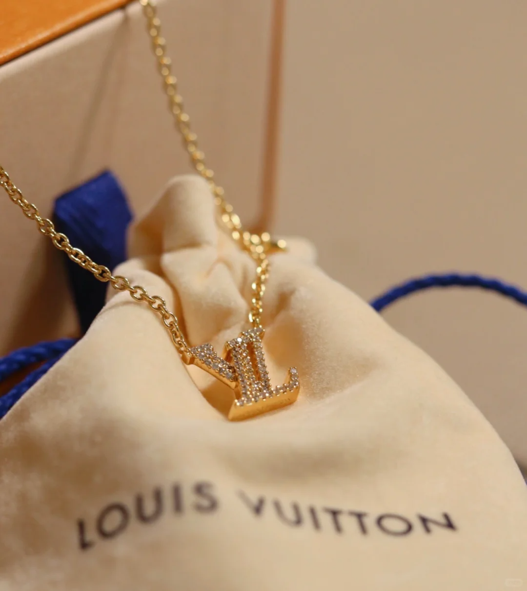 Replica Louis Vuitton LV Letter Pendant Necklaces